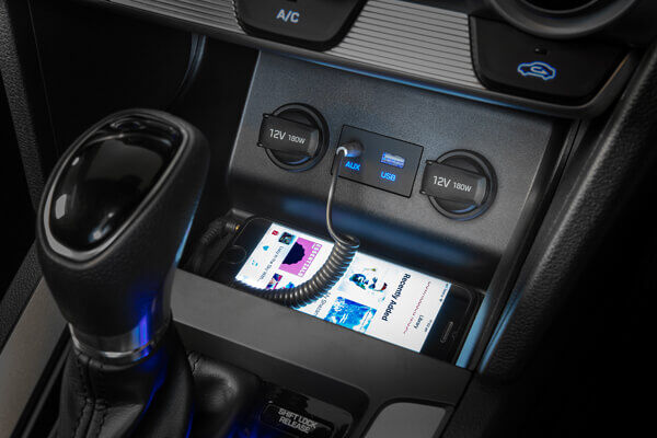 Elantra_accessories_auxcable_800x600.jpg