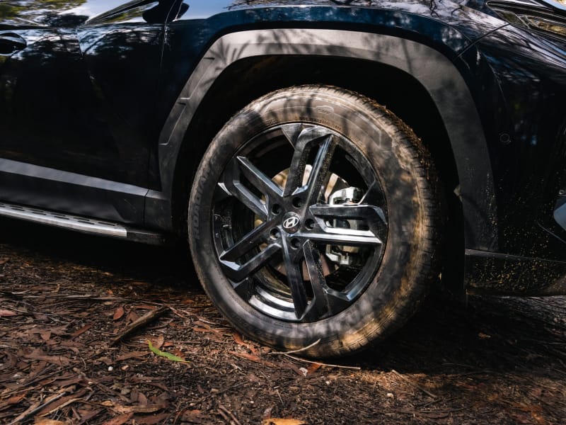 Hyundai_Accessories_TUCSON_Nambu Black Rims_ adventure_800x600.jpg