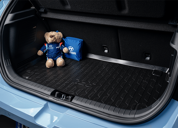 HYUNDAI_ACCESSORIES_N_i20_Cargo_Liner_WithProps_13_600x430px.png