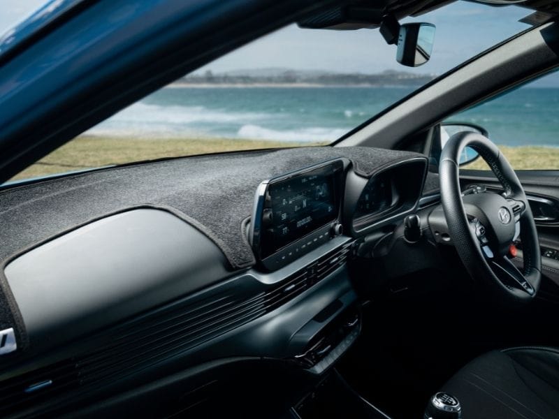 HYUNDAI_ACCESSORIES_N_i20_Dashmat_08_800x600px