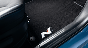 HYUNDAI_ACCESSORIES_N_i20_Tailored_CarpetMats_DoubleBlueStitch_09-363x200px.png
