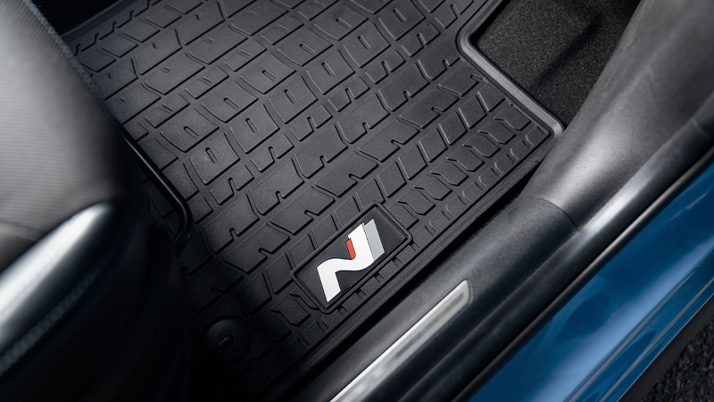 HYUNDAI_ACCESSORIES_N_i20_Tailored_Rubber_FloorMats_10-800x450px.png