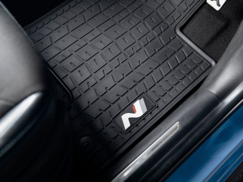 HYUNDAI_ACCESSORIES_N_i20_Tailored_Rubber_FloorMats_10_800x600px