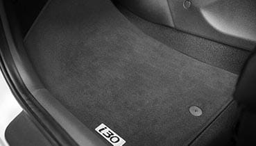 i30_accessories_PDi30-tailored-carpet-floor-mat_369x210.jpg