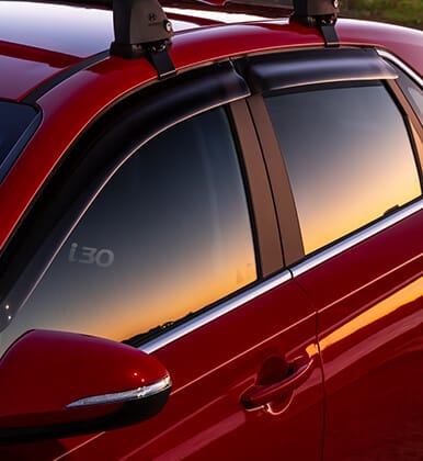 Hyundai_Accessories_Masonry_i30-Hatch_StyleVisors_2_386x420.jpg