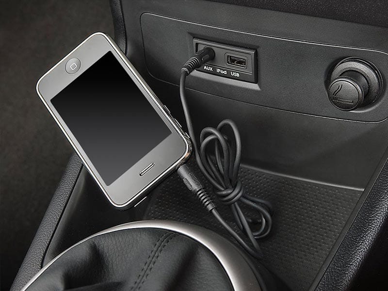 i30-Accesories-Generic-Aux-Cable-800x600.jpg
