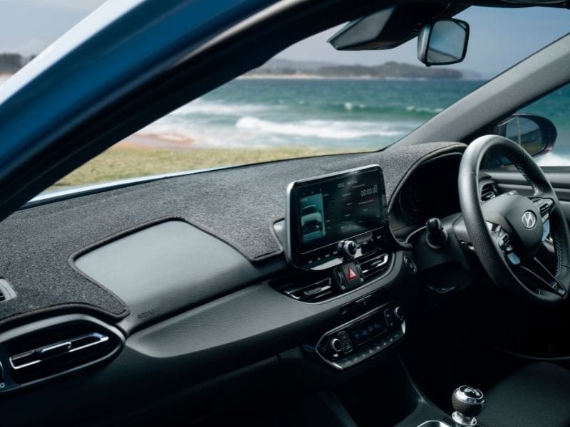 HYUNDAI_ACCESSORIES_N_i30_Dashmat-800x600