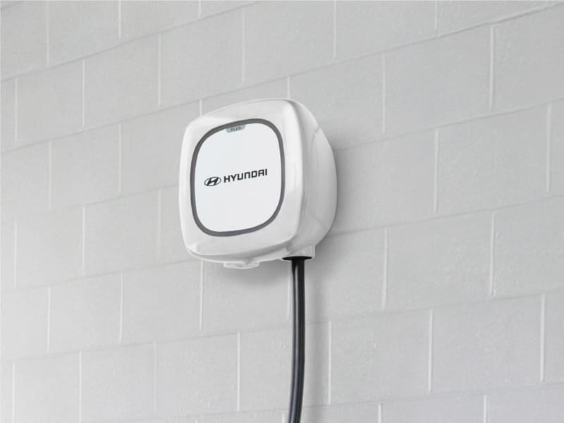 Hyundai_IONIQ_Accessories_GARAGE_CHARGE_WALLBOX_01-White-Variant_Branding_800x600.jpg
