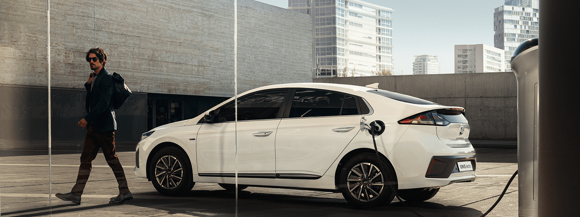 HYU0798_IONIQ_Header_1920x720.png