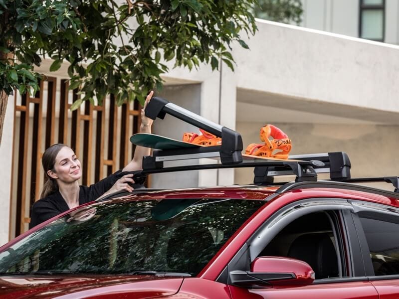 Hyundai_Accessories_Kona_snowboard_carrier_3_800x600.jpg