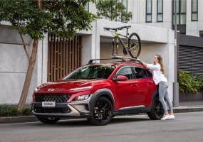 Hyundai_Accessories_Kona_Bike_carrier_wheel_off_3.0_285x200.jpg