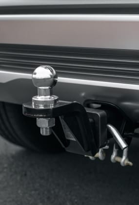 Hyundai_Accessories_Kona_Tow_bar_tow_ball_and_trailer_wiring_harness_3_285x420.jpg