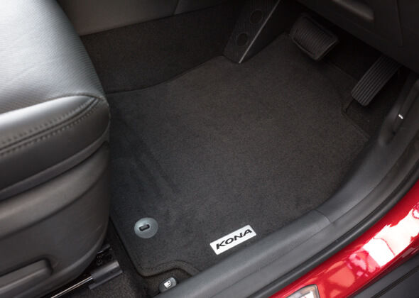 Hyundai_Accessories_Kona_carpet-floor-mat-1_285x420.jpg