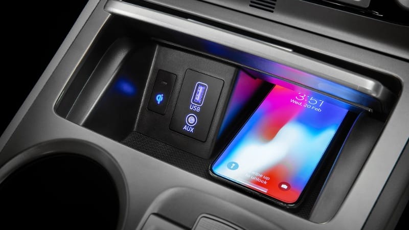 Hyundai_Kona_Wirelesscharger_800x450.jpg