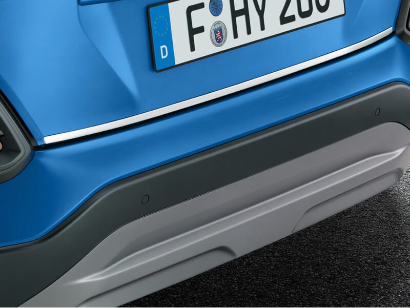 Hyundai_Accessories_Kona_Tailgate_trim_line_chrome_800x600.jpg