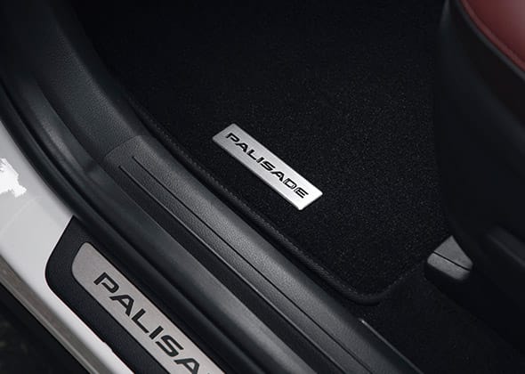 HyundaiAccessories_Palisade_LX2_carpet-mats-black-stitching_590x420.jpg