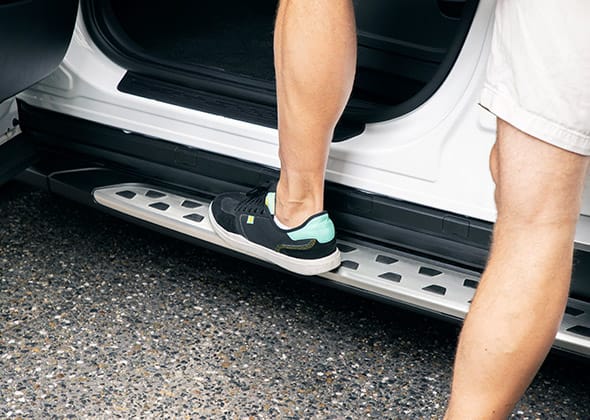 HyundaiAccessories_Palisade_LX2_side-steps-integrated-01_590x420.jpg