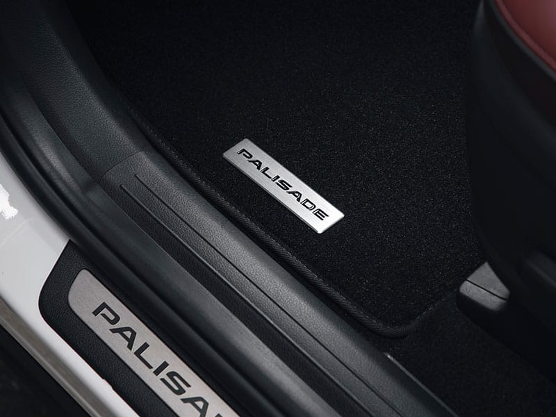 HyundaiAccessories_Palisade_LX2_carpet-mats-black-stitching_800x600.jpg