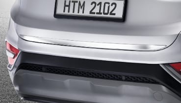 Hyundai_SantaFe_Accessories_TailgateTrim_369x210.jpg