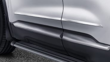 Hyundai_SantaFe_Accessories_side_door_trim_ines_369x210.jpg