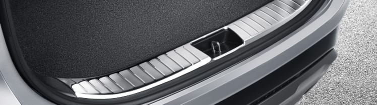 Hyundai_SantaFe_Accessories_trunk_sill_protector_748x210.jpg