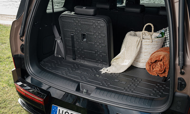 HYUNDAI_ACCESSORIES_SANTA_FE_MX5_Cargo_Liner_Seat_Back_Up_800x480.jpg