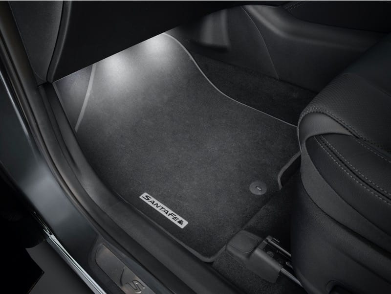 Hyundai_Accessories_Masonry_Santa_Fe_MY21_Footwell_lights_lagoonblue_800x600.jpg