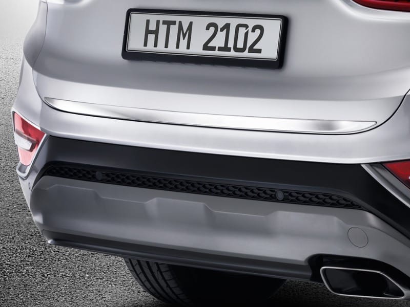 Hyundai_SantaFe_Accessories_TailgateTrim_800x600.jpg
