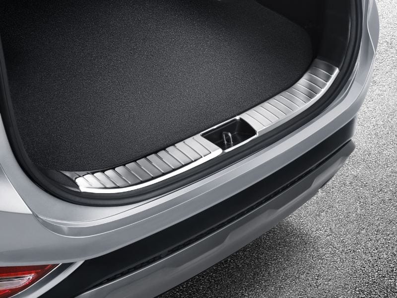 Hyundai_SantaFe_Accessories_trunk_sill_protector_800x600.jpg