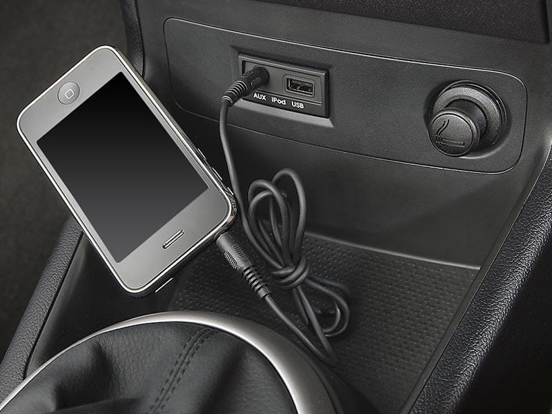 santa_fe_accessories_auxiliary_cable_800x600.jpg