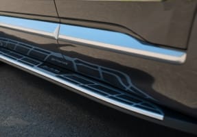 Hyundai_Accessories_Santa-Fe_Integrated-Sidesteps-1_287x200.jpg
