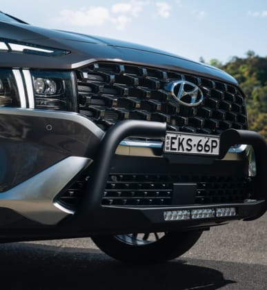 Hyundai_Accessories_Santa-Fe_Alloy-Nudge-Bar-with-Integrated-Nudge-Bar-2_387x420.jpg