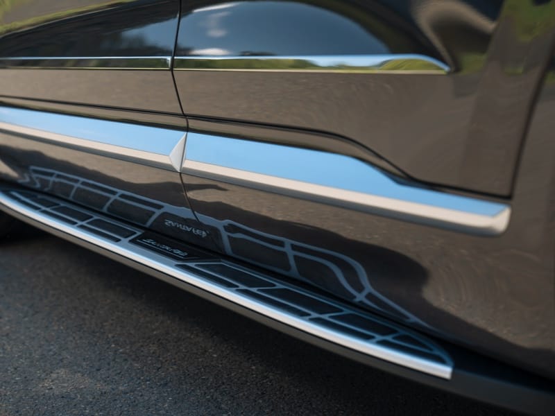 Hyundai_Accessories_Santa-Fe_Integrated-Sidesteps-1_800x600.jpg