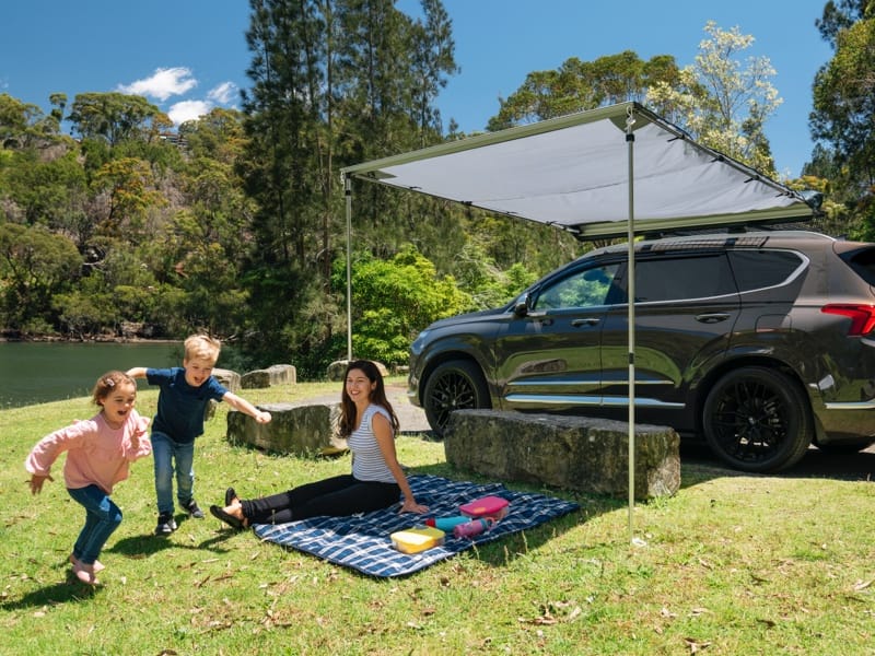 Hyundai_Accessories_Santa-Fe_Side-Awning-and-Talent_800x600.jpg