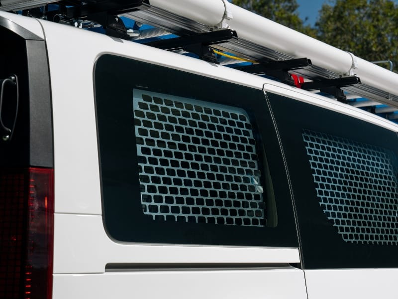 Hyundai_Accessories_STARIA-LOAD_Security-Window-Mesh-Sliding-Door_Rear-Quarter_800x600.jpg