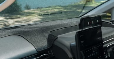 Hyundai_Accessories_Staria-People-Mover_Dash-Mat_1_387x200.jpg