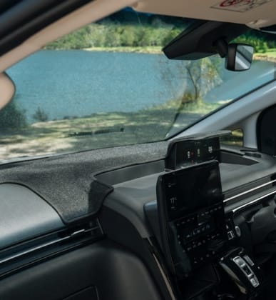 Hyundai_Accessories_Staria-People-Mover_Dash-Mat_1_387x420.jpg