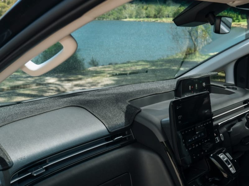 Hyundai_Accessories_Staria-People-Mover_Dash-Mat_1_800x600.jpg