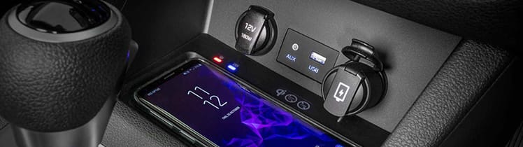 Tucson_accessories_inductiveCharging_748x210.jpg