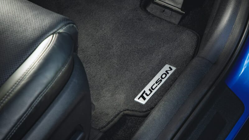 Hyundai_Accessories_CarMat_800x450.jpg