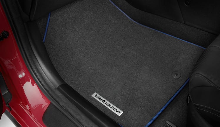 Hyundai_Veloster_accessories_FloorMatsBlueStitch_igniteflame_748x430.jpg