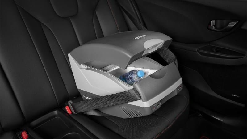 Hyundai_Veloster_Accessories_portablecooler_800x450.jpg