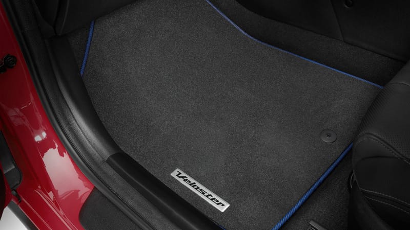 Hyundai_Veloster_accessories_FloorMatsBlueStitch_igniteflame_800x450.jpg