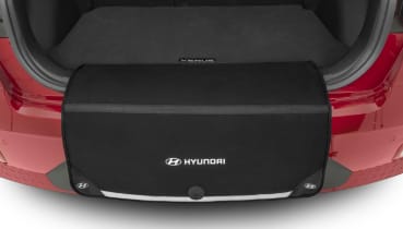 Hyundai_venue_accessories_bumperprotector_369x210.jpg