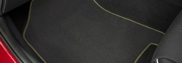 Hyundai_venue_accessories_floormat_yellow_600x210.jpg