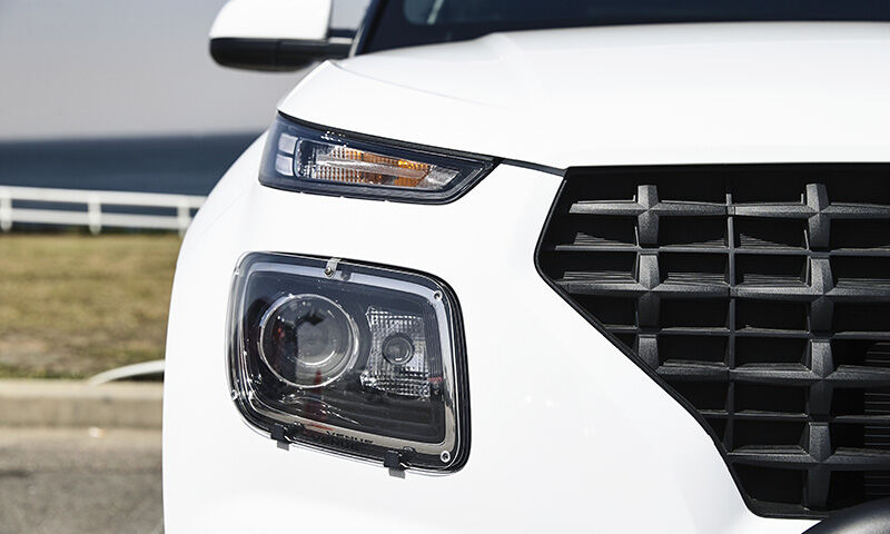 HYUNDAI_ACCESSORIES_Venue_Headlight_Protector_hero_800x480.jpg