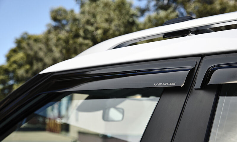 HYUNDAI_ACCESSORIES_Venue_Stylevisor_Closeup_800x480.jpg