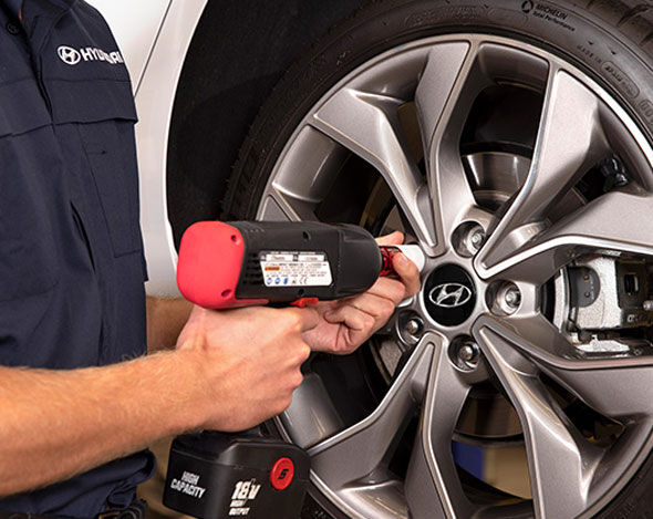Hyundai-Dealer-Servicing-Workshop-00018_590x470.jpg