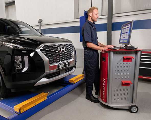 Hyundai-Dealer-Servicing-Workshop-00028_590x470.jpg