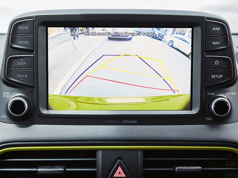 hyundai_5_safety_features_rearview_camera